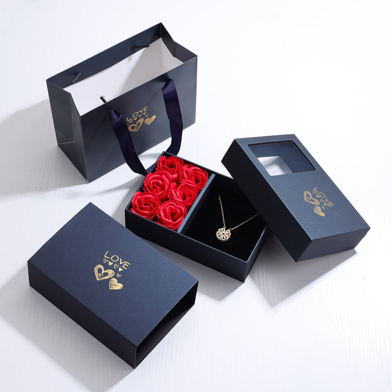 colar trevo de coracao caixa com 6 rosas - produto top
